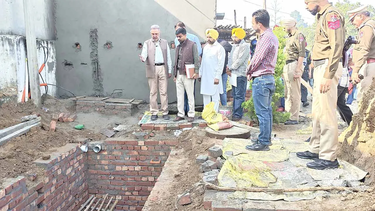 स्वास्थ्य मंत्री डॉ. बलबीर सिंह ने गांव लचकाणी में विकास कार्यों का किया निरीक्षण