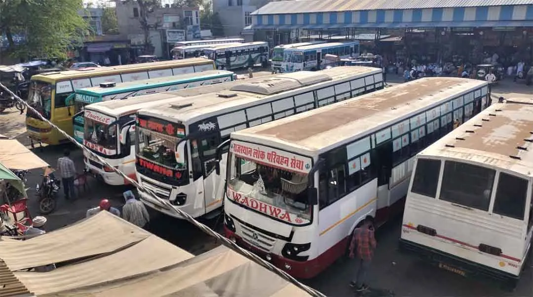 Bus Operators Strike: लोक परिवहन बस ऑपरेटर भी उतरे निजी बस ऑपरेटरों की हड़ताल के समर्थन में
