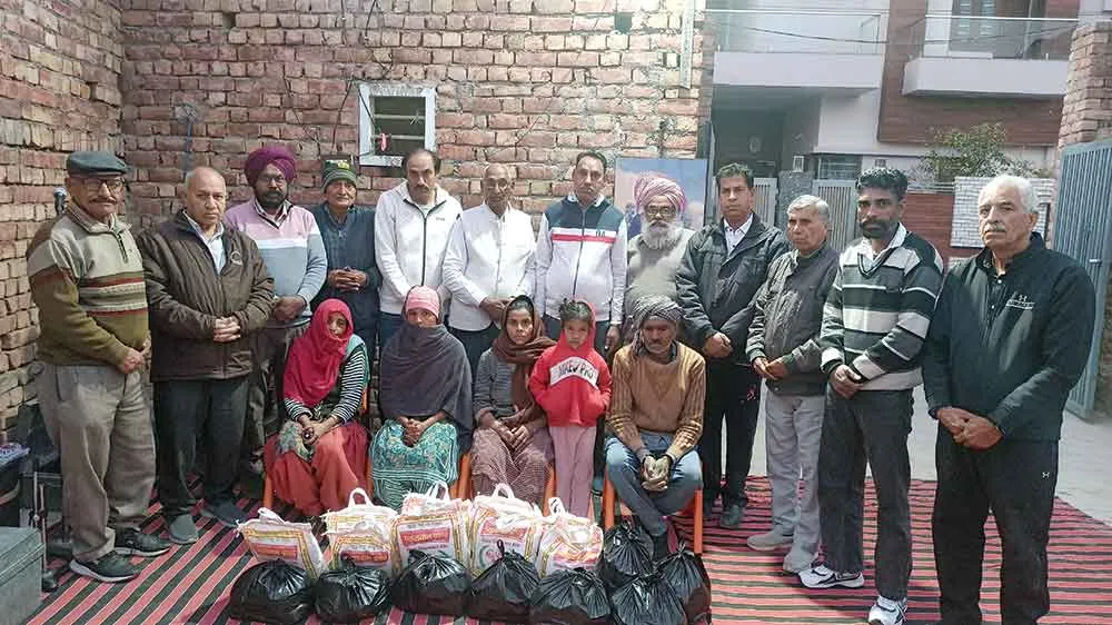Ration Distributed: जरूरतमंद परिवारों को राशन वितरित कर लाजवंती इन्सां की पांचवीं बरसी मनाई
