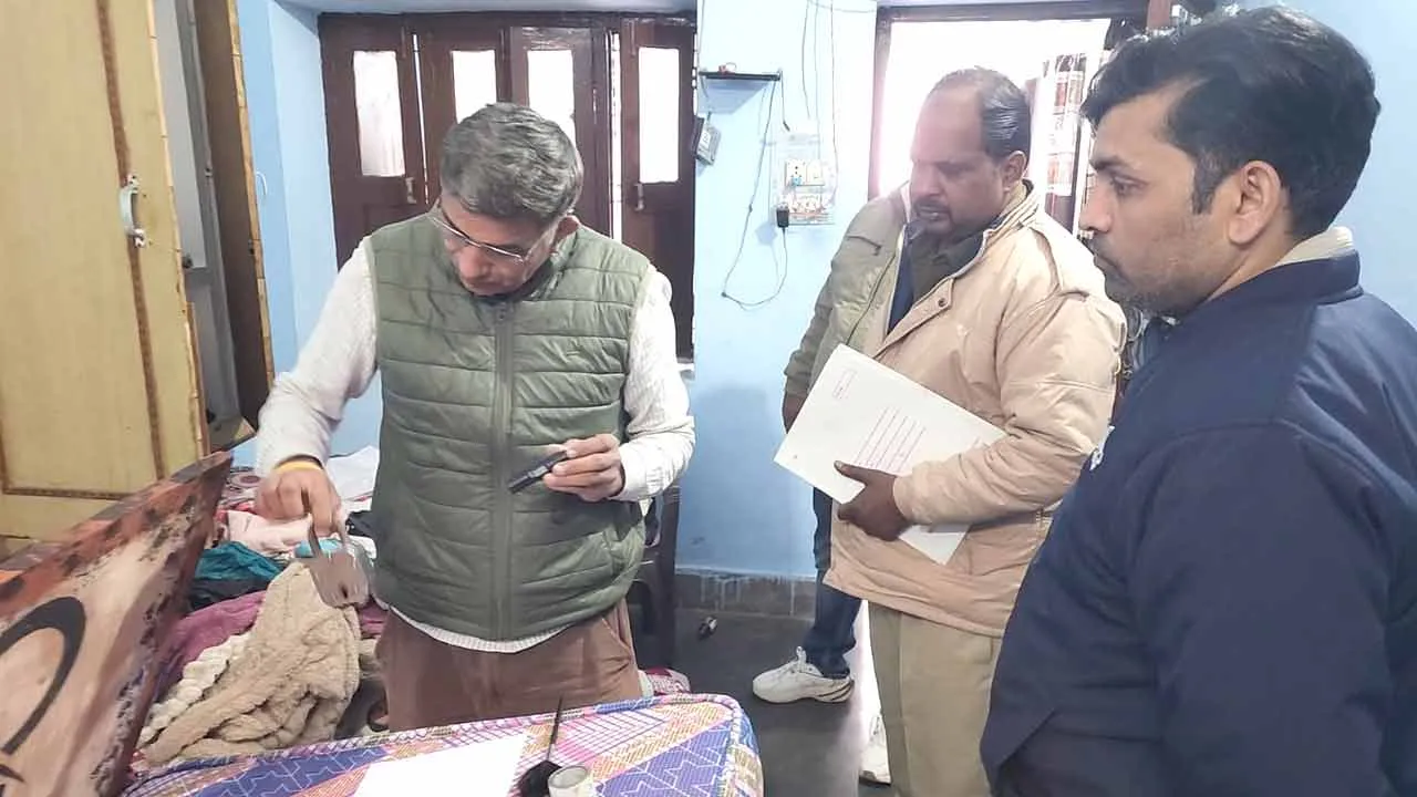 Theft News: मकान के ताले तोड़कर लाखों रुपए का जेवरात व नकदी चोरी, घटना सीसीटीवी में कैद