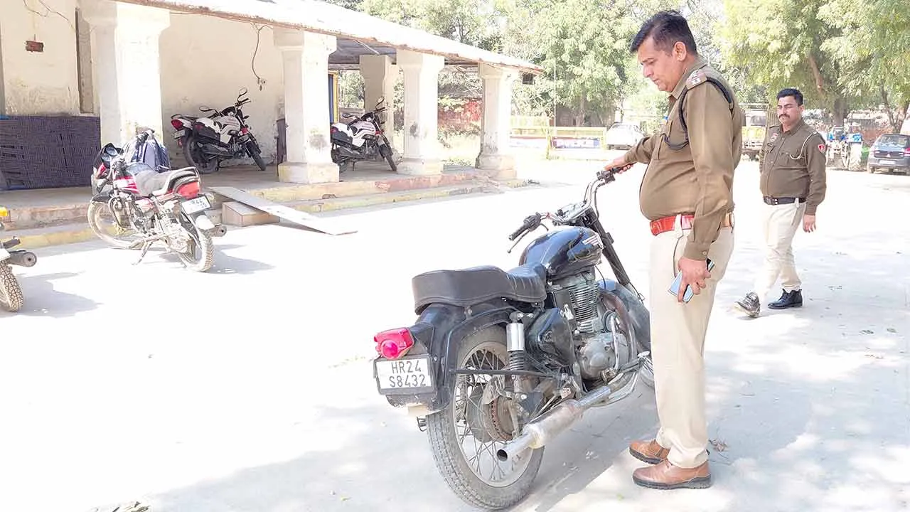 Bullet Bike Challan: बुलेट साइलेंसर से दहशत फैलाना पड़ा महंगा, 20 हजार का कटा चालान
