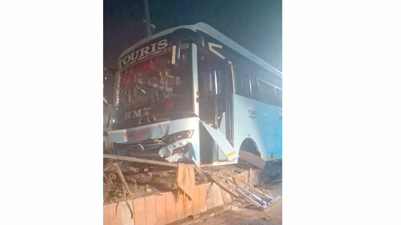 Tourist Bus Accident: लुधियाना से राजस्थान जा रही टूरिस्ट बस टोहाना में दुर्घटनाग्रस्त हुई