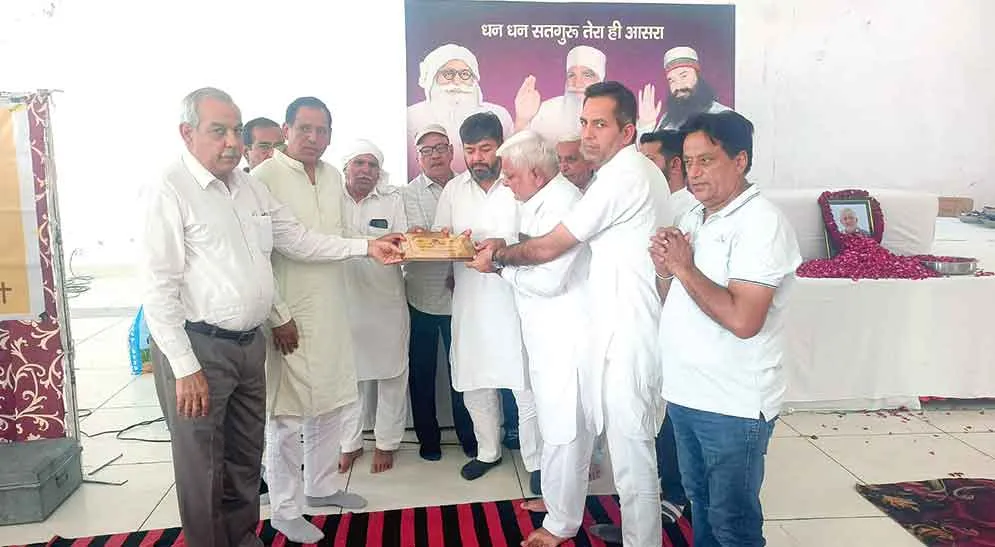 नेत्रदानी वकील चंद बजाज की स्मृति में आयोजित श्रद्धांजलि नामचर्चा में उमड़ी साध-संगत