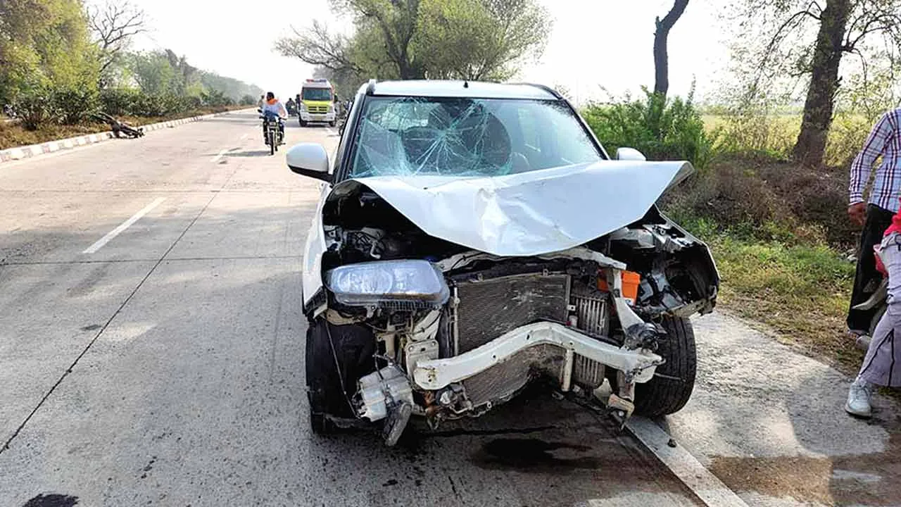 Road Accident: सड़क हादसे में पति-पत्नी की मौत, बेटी गंभीर घायल