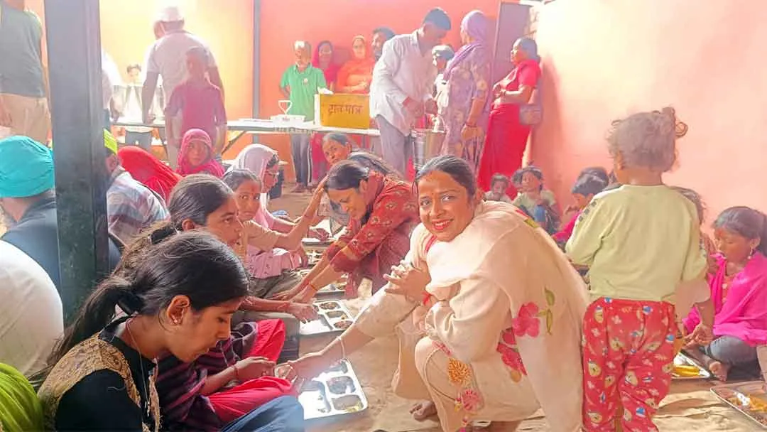 पूर्व पालिकाध्यक्ष ने कन्या पूजन कर 201 कन्याओं को कराया भोजन
