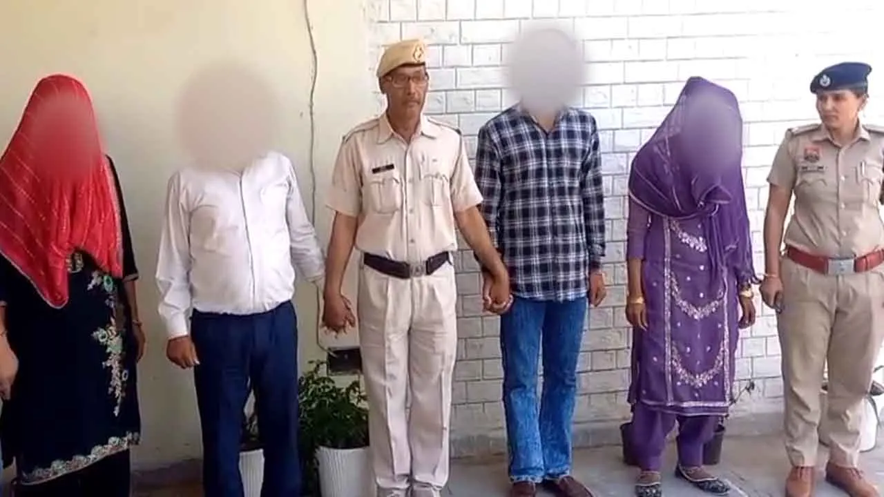 जालसाजी का अजीबोगरीब मामला, मां-बेटे और वकील समेत चार लोग गिरफ्तार