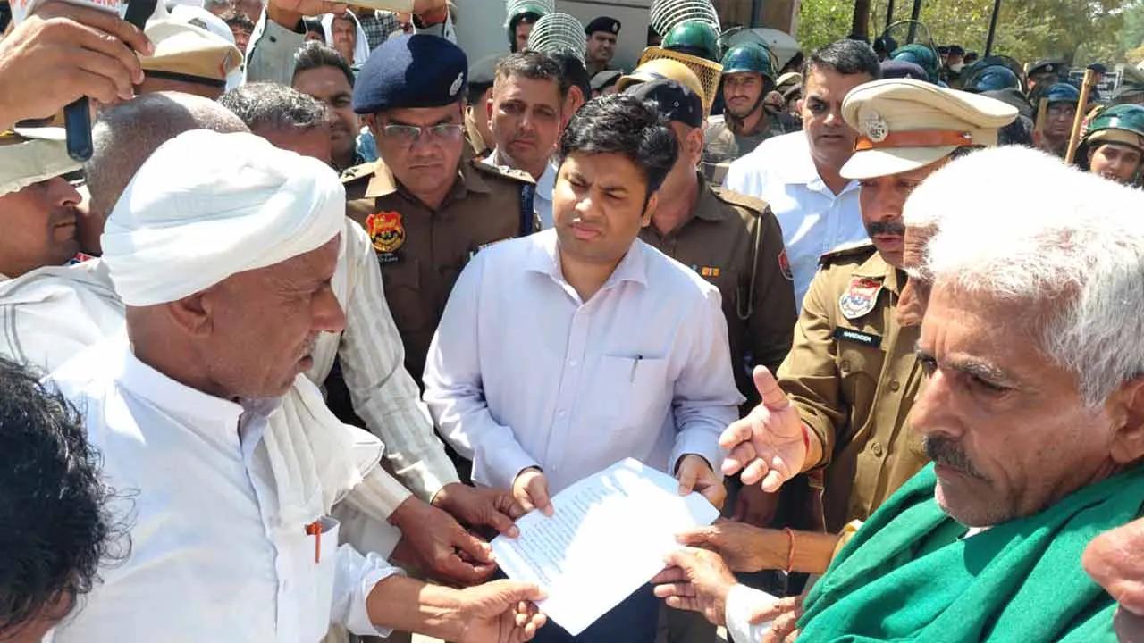 बहुचर्चित मनीषा मर्डर मिस्ट्री को लेकर खाप पंचायतें पहुंची ज्ञापन देने