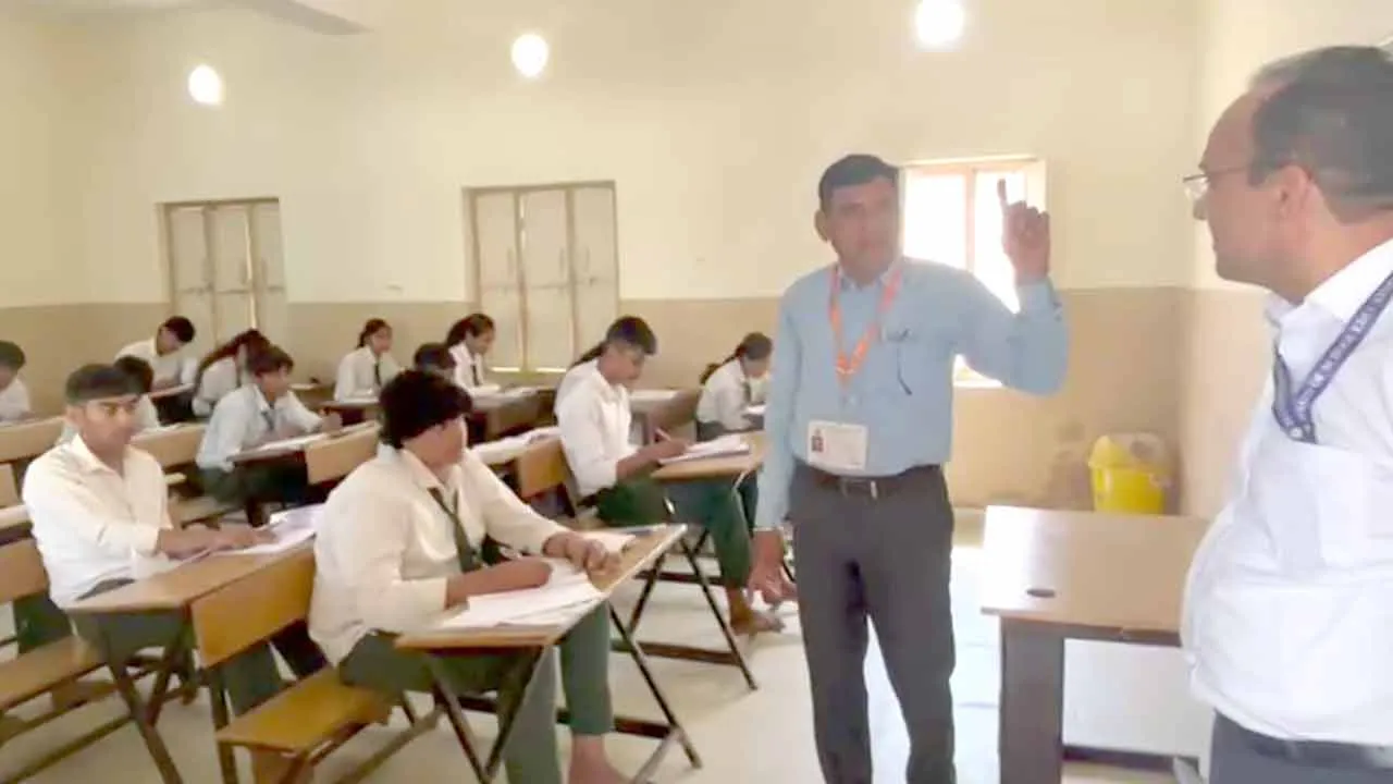 दसवीं की हिंदी परीक्षा रद्द होने का मामला: जिम्मेदार अधिकारियों व कर्मचारियों के खिलाफ कार्रवाई के आदेश जारी