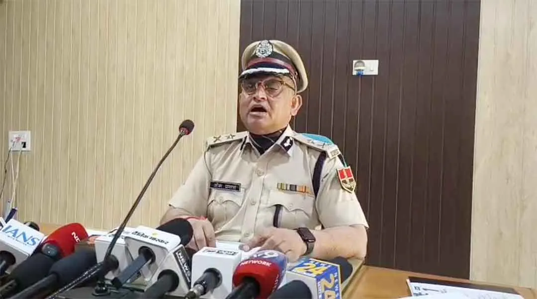 नाकाबन्दी के दौरान फरार हुए संदिग्ध से मुठभेङ, शख्स के पैर पर लगी गोली