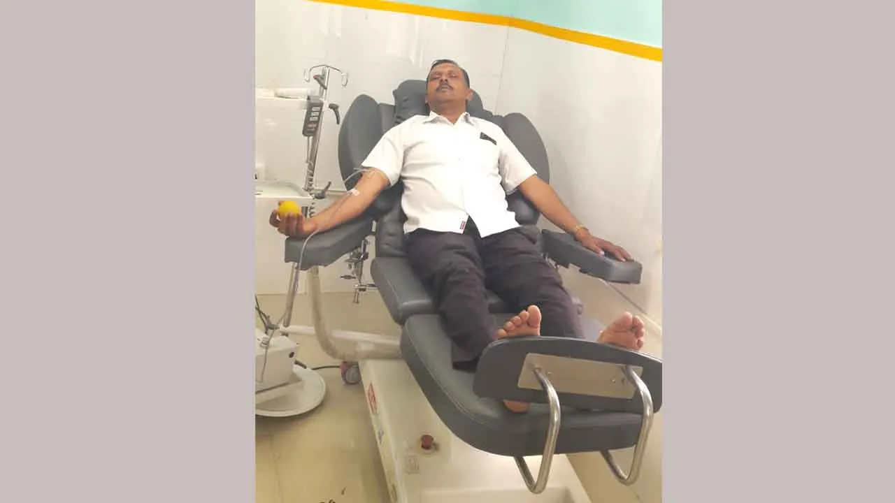 Bihar: डेरा सच्चा सौदा के सेवादार ने पेश की मानवता की मिसाल; रक्तदान कर बचाई हीरामणि देवी की जान