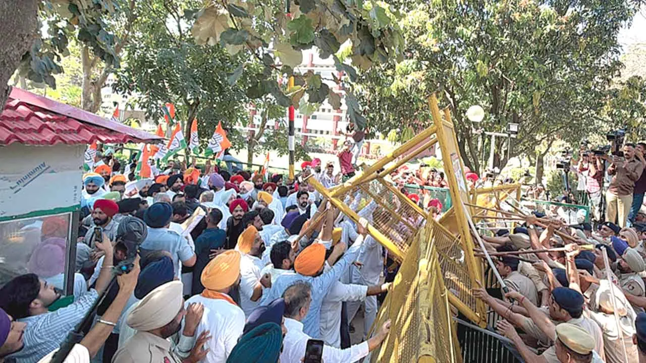 लालजीत भुल्लर की गिरफ्तारी को लेकर चंडीगढ़ में अकाली-भाजपा और कांग्रेस का संयुक्त प्रदर्शन