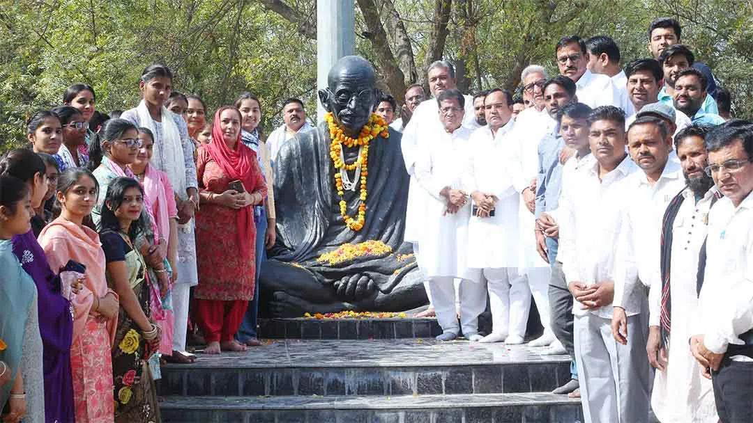 दांडी मार्च की स्मृति में हनुमानगढ़ में निकली शांति पदयात्रा, संगोष्ठी में गूंजे गांधीवादी नारे