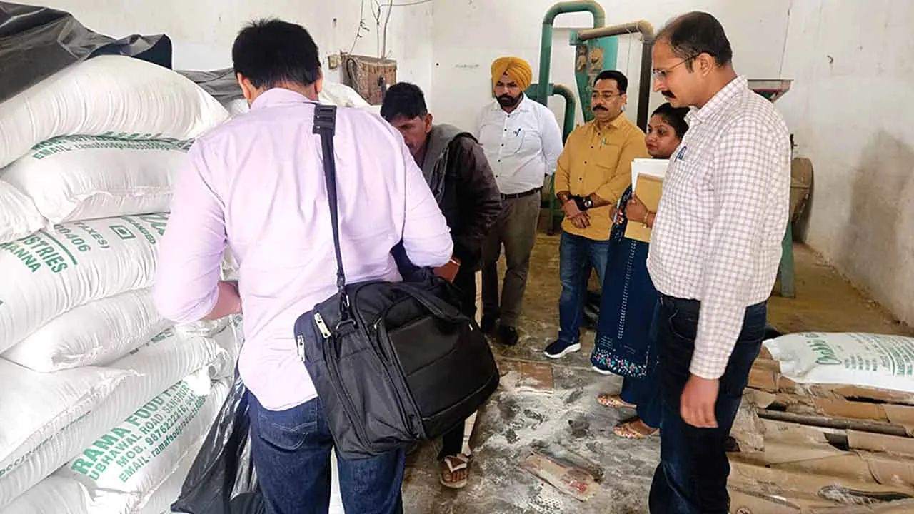 स्वास्थ्य विभाग ने फिरोजपुर केंद्रीय जेल में खाद्य पदार्थों के लिए सैंपल
