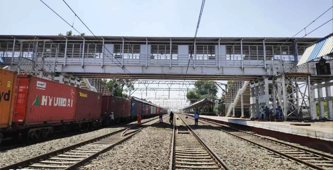 जन विरोध से अटका गाँधी नगर एफ.ओ.बी. कार्य, रेलवे ने रखा अपना पक्ष