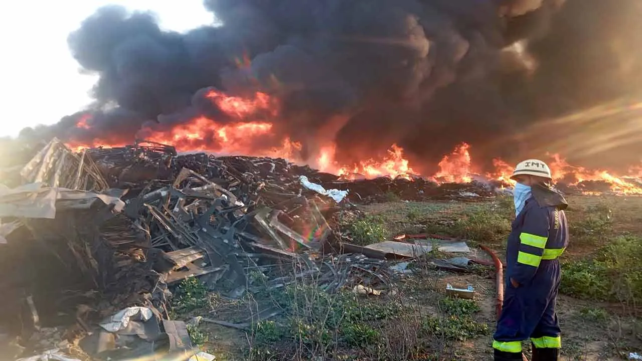 Gurugram Fire News: कांकरौला में कबाड़ गोदाम में लगी भीषण आग, दमकल विभाग की छह टीमों ने पाया काबू