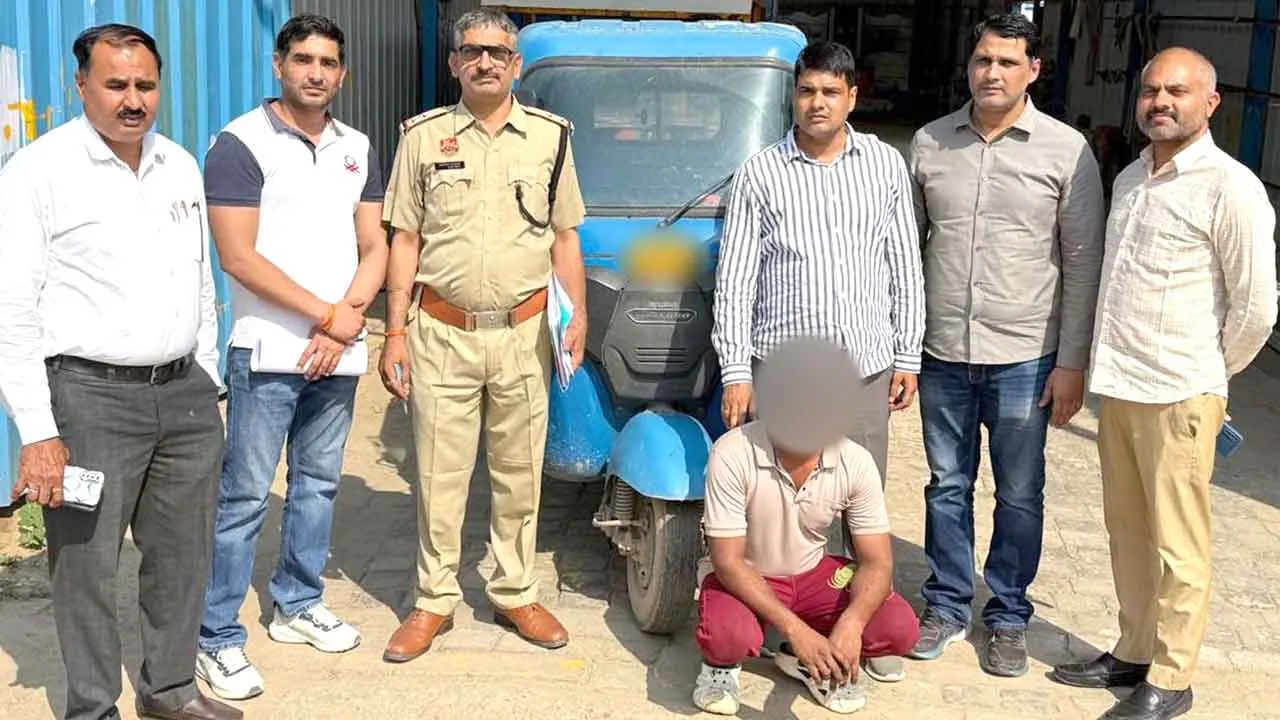 Gas Cylinder: गुरुग्राम के मारुति कुंज में अवैध सिलेंडर से भरा टैंपो पकड़ा, 20 सिलेंडर जब्त