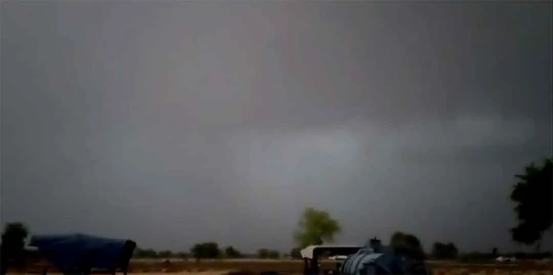 Hanumangarh Weather: फिर बदलेगा मौसम का मिजाज, 28 से 31 मार्च के बीच आंधी-बारिश के आसार