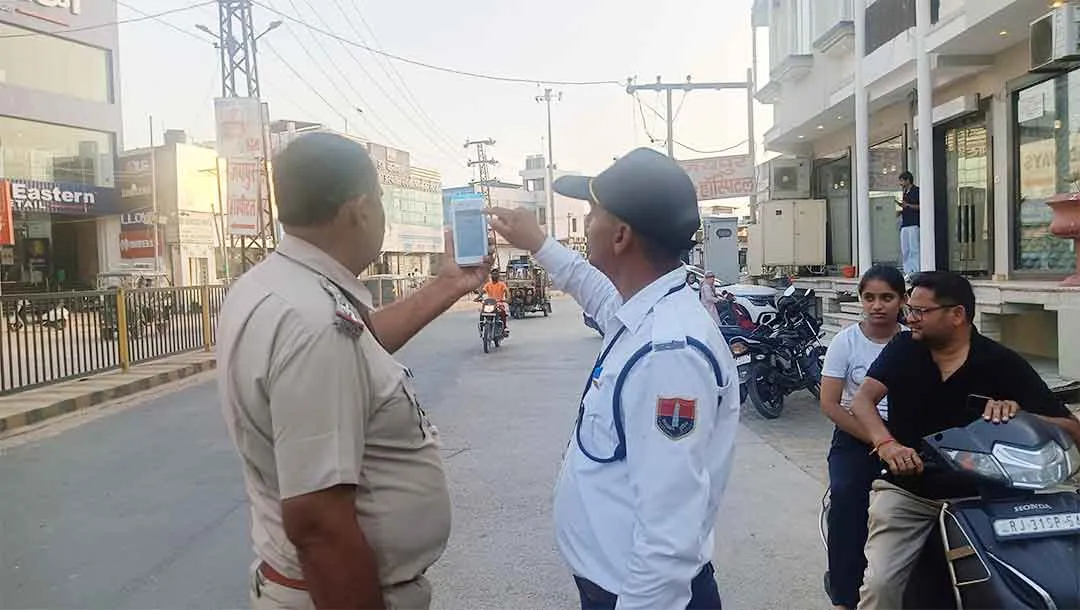 Hanumangarh Police: यातायात नियम तोड़ने वालों पर सख्ती, नशे में ड्राइविंग, तेज गति और बिना हेलमेट वाहन चालकों के खिलाफ कार्रवाई