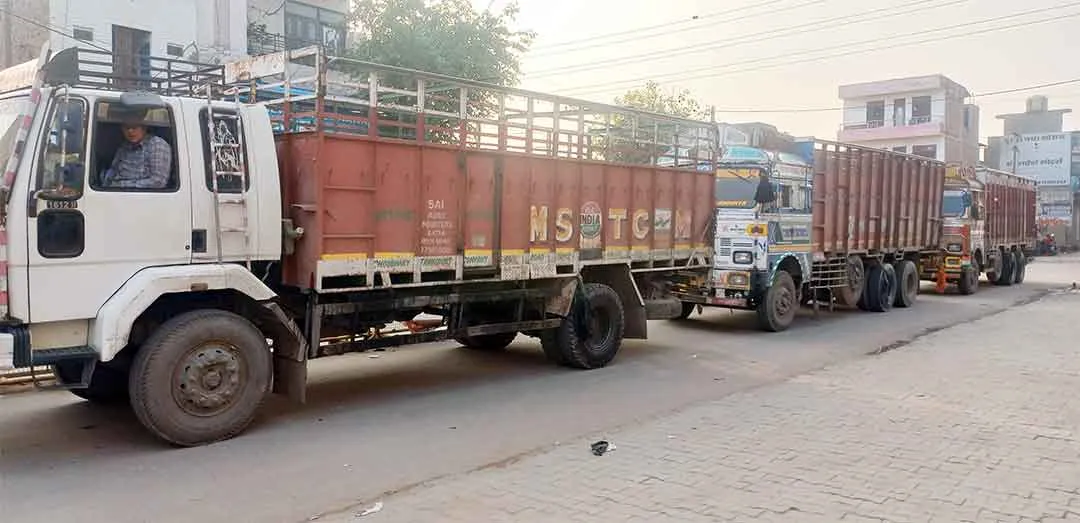 भारी वाहनों के प्रवेश पर सख्ती से रोक लगाने की मांग