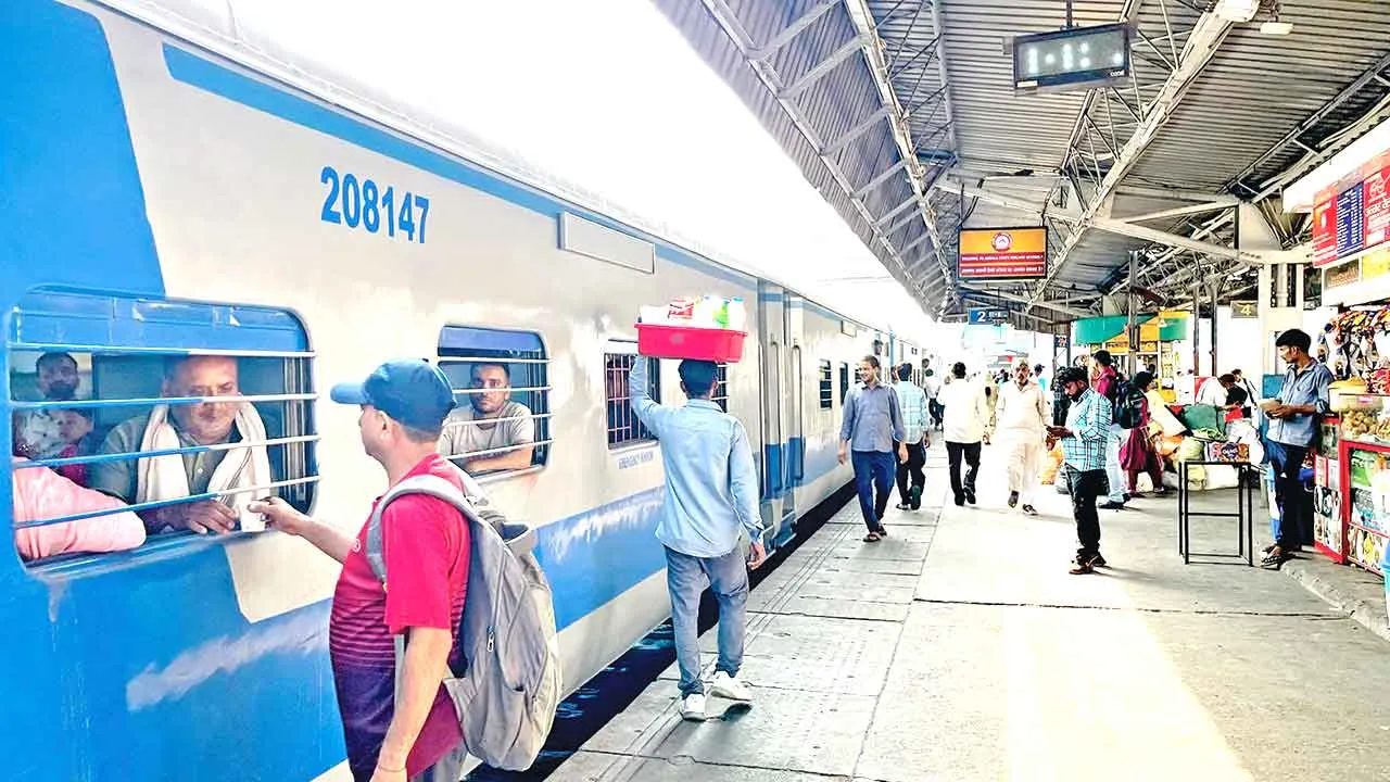 Railway News: गर्मियों की छुट्टियों में भीड़ कम करने के लिए उत्तर रेलवे ने 27 समर स्पेशल ट्रेनों का किया ऐलान, जानें कौन-कौन से रूट होंगे कवर