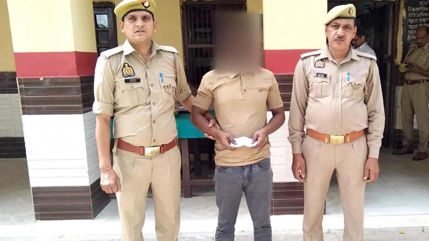 Kairana Chori News: ग्रामीण के घर में हुई चोरी का आरोपी गिरफ्तार, नकदी बरामद