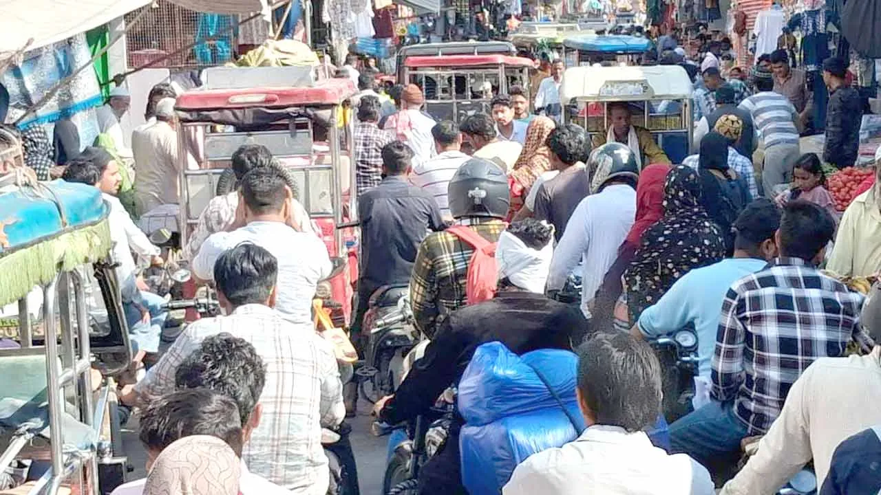 Kairana Market News: होली-रमज़ान में बाजारों में अव्यवस्था, लोगों को हो रही परेशानी