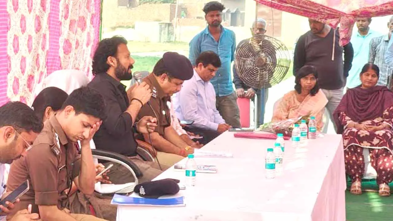डीएम की चौपाल में नही पहुंचे एक्सईएन विद्युत, एक दिन का वेतन काटने के निर्देश