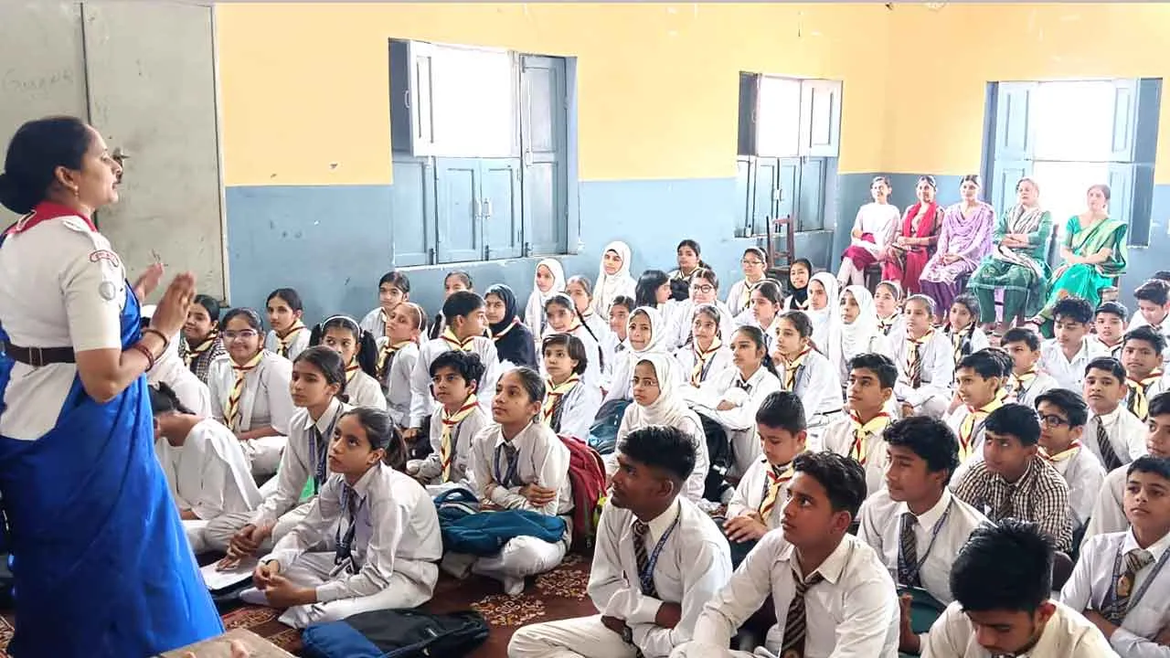 डीके कॉन्वेंट स्कूल में स्काउट्स-गाइड्स के त्रिदिवसीय शिविर का शुभारंभ