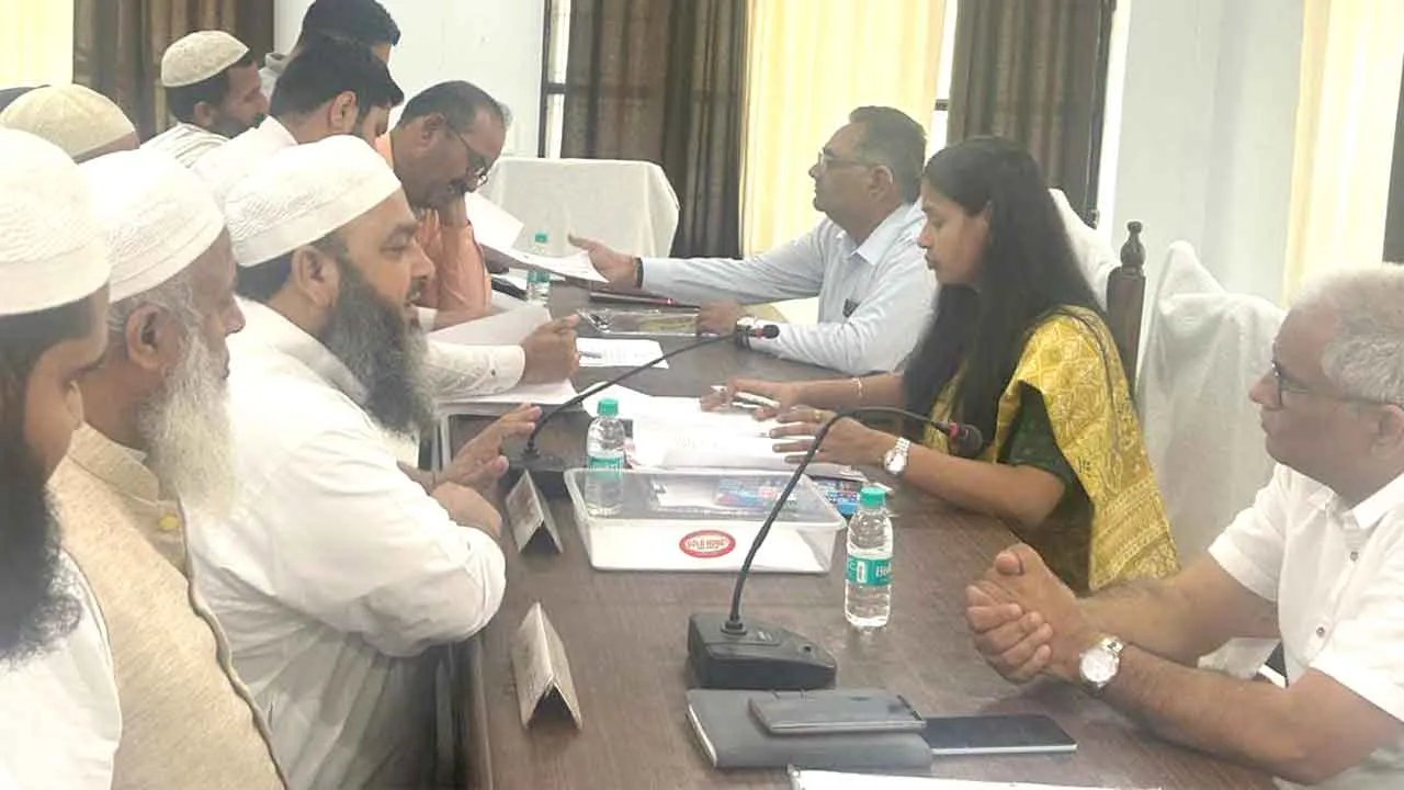 ईद पर नमाजियों को ईदगाह जाने से रोकने का आरोप, शिकायत