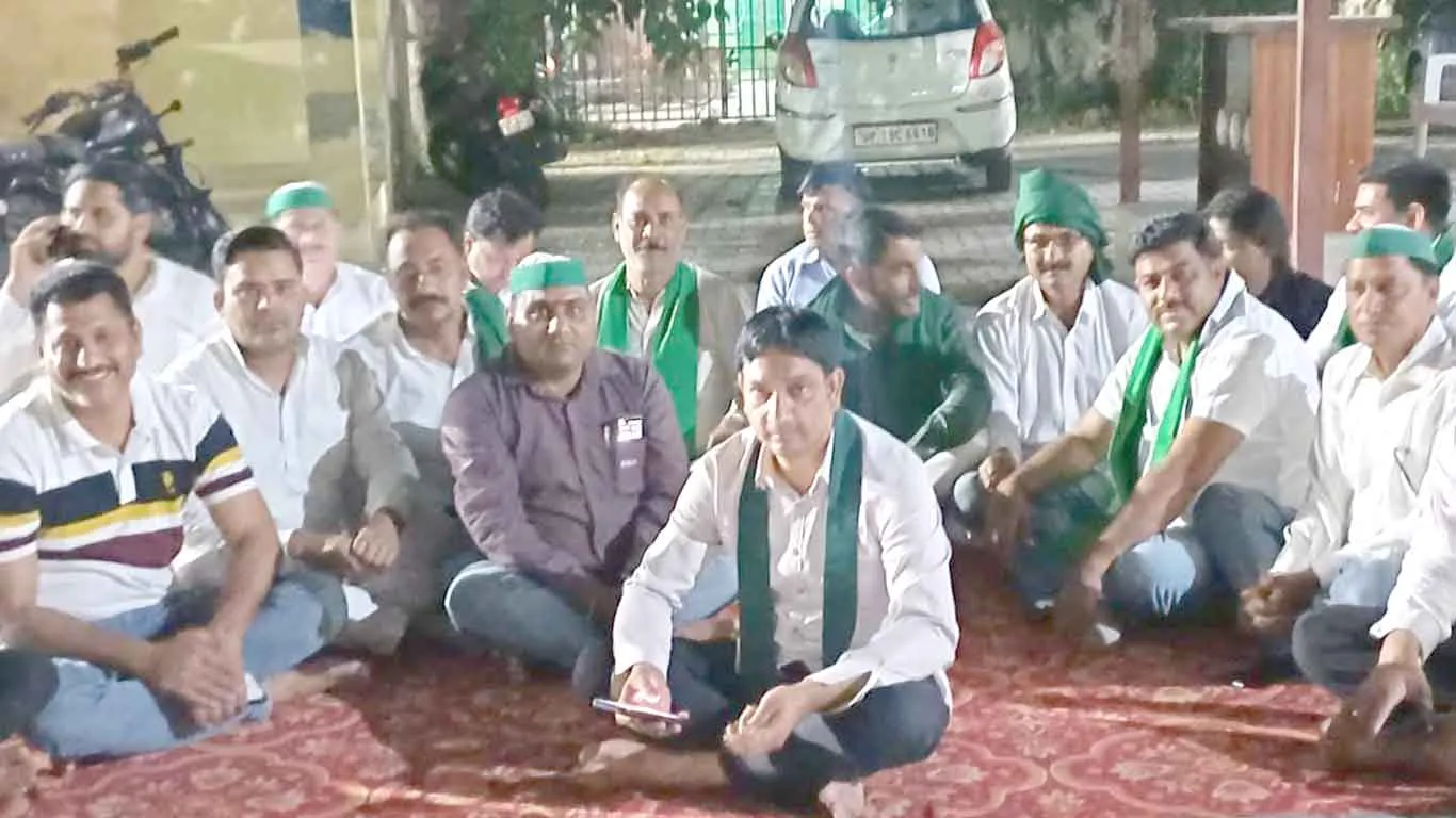 राकेश टिकैत उड़ीसा में गिरफ्तार, भाकियू का कैराना कोतवाली में धरना शुरू
