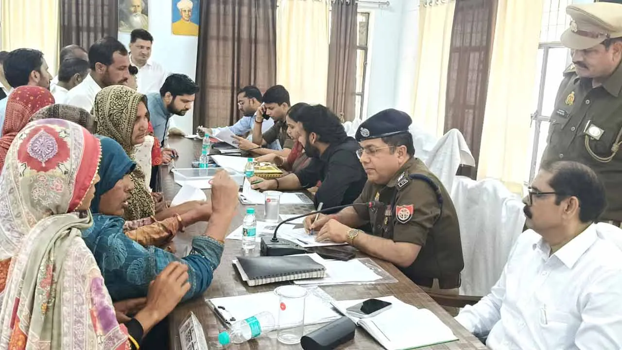 समाधान दिवस में नही पहुंचे ड्रेनेज व जल निगम के एक्सईएन, डीएम ने मांगा स्पष्टीकरण
