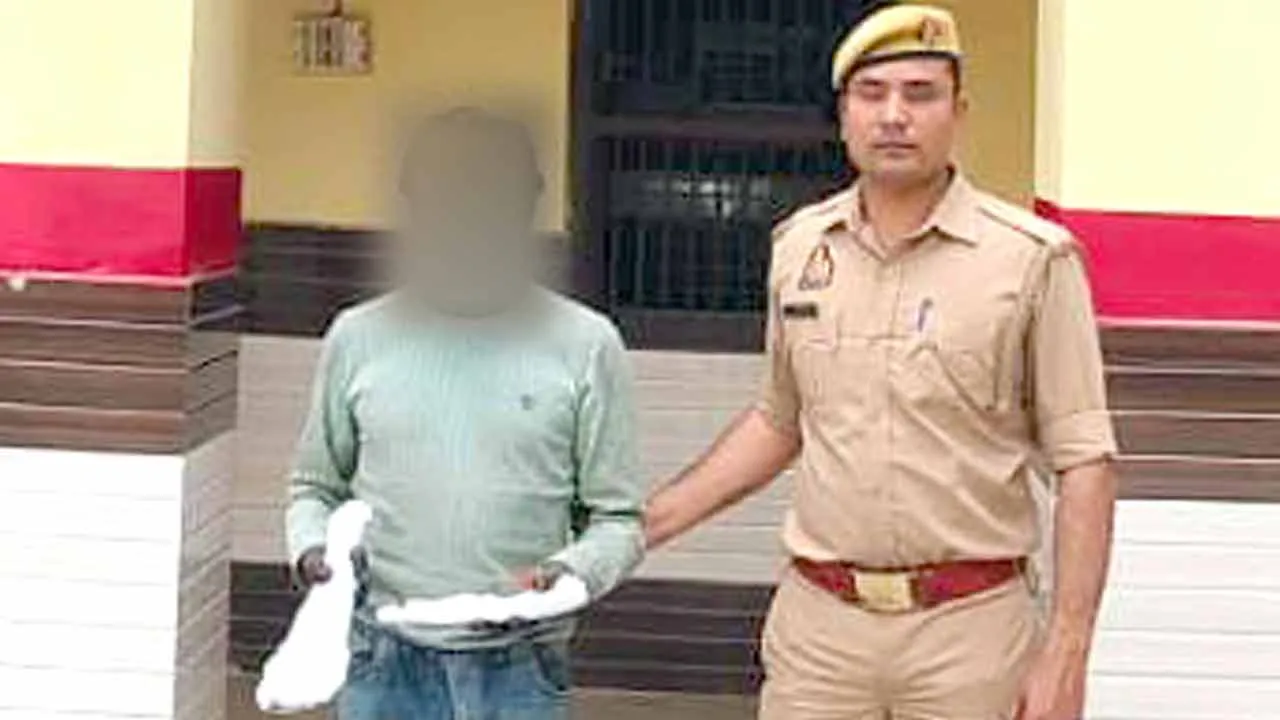 गोकशी का आरोपी गिरफ्तार, जिंदा गोवंश, तमंचा-कारतूस व बाइक बरामद