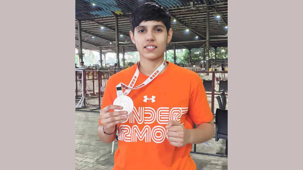 Boxing Competition: ऑल इंडिया विमेंस यूनिवर्सिटी बॉक्सिंग में लिटल एंजल्स की विशु राठी ने जीता रजत पदक
