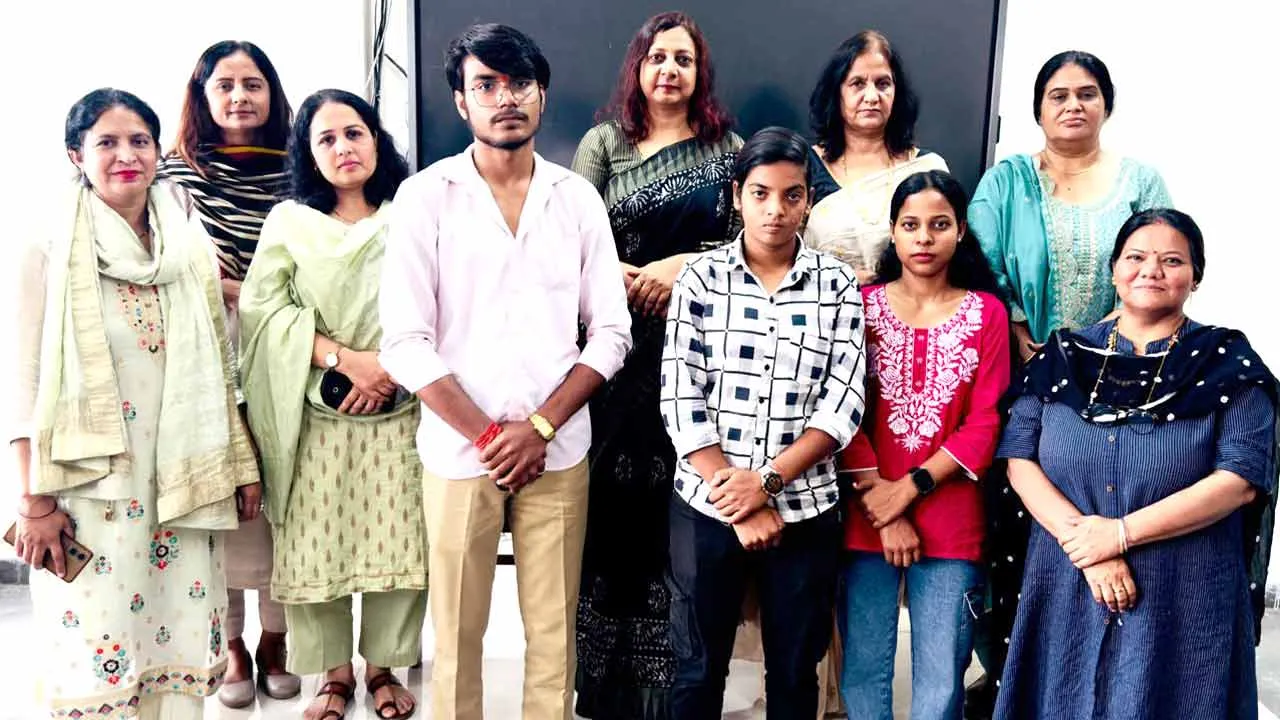 अंजलि ने लिखा सबसे अच्छा निबंध