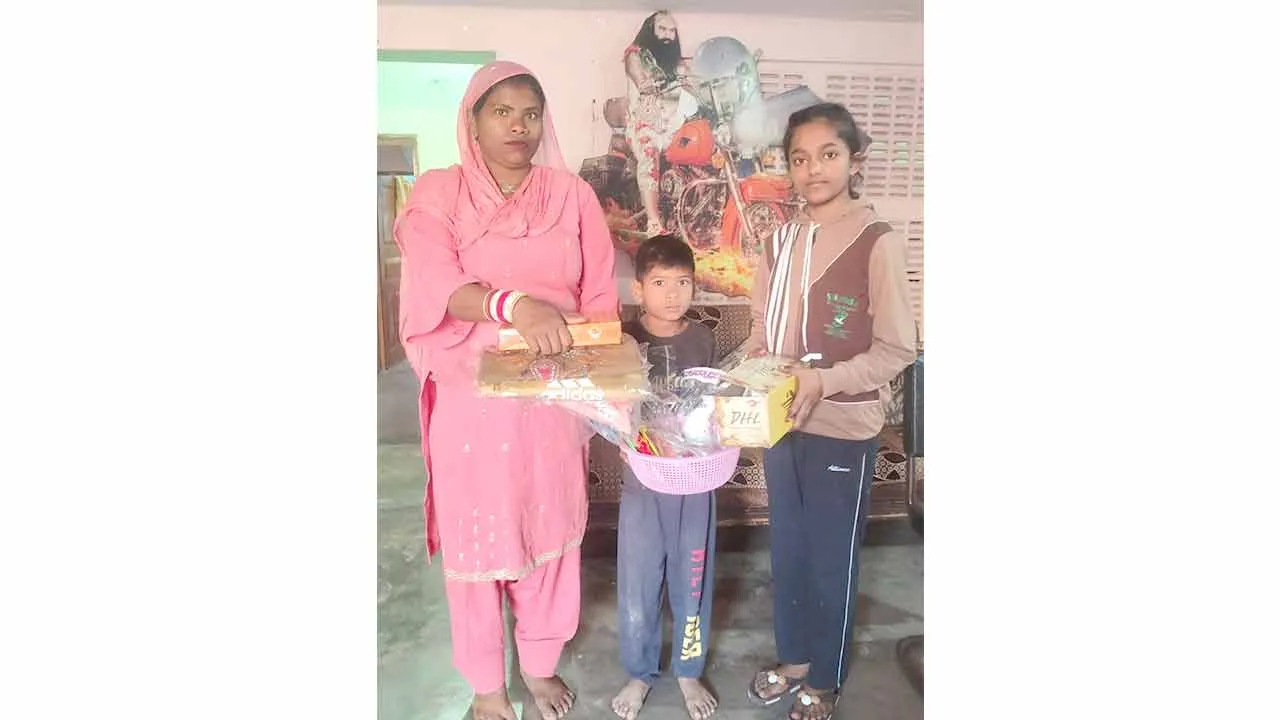 Holi: नन्ही सी बेटी रूहानी ने अनोखी सेवा के साथ मनाई होली