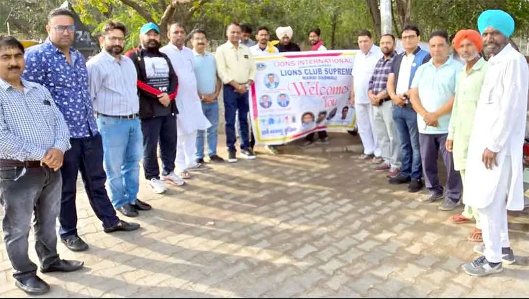 लॉयंस क्लब ने जनता पर्सनल एक्सीडेंट योजना के तहत करवाए 50 मजदूरों के बीमे : लॉ. आशीष मेहता