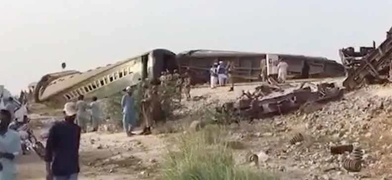 Pakistan Train Accident: पाकिस्तान में तेजगाम ट्रेन पटरी से उतरी, 26 यात्री घायल