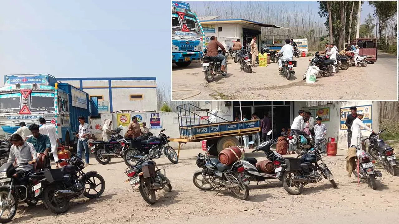 Gas Cylinder News: गैस सिलेंडर बुकिंग में सर्वर डाउन होने और ओटीपी नहीं आने से गैस उपभोक्ता परेशान