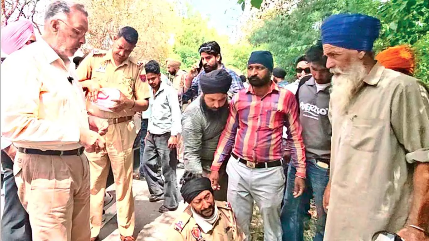 स्वास्थ्य मंत्री बने फरिश्ता, हादसे में घायल पुलिसकर्मी को दी फर्स्ट एड