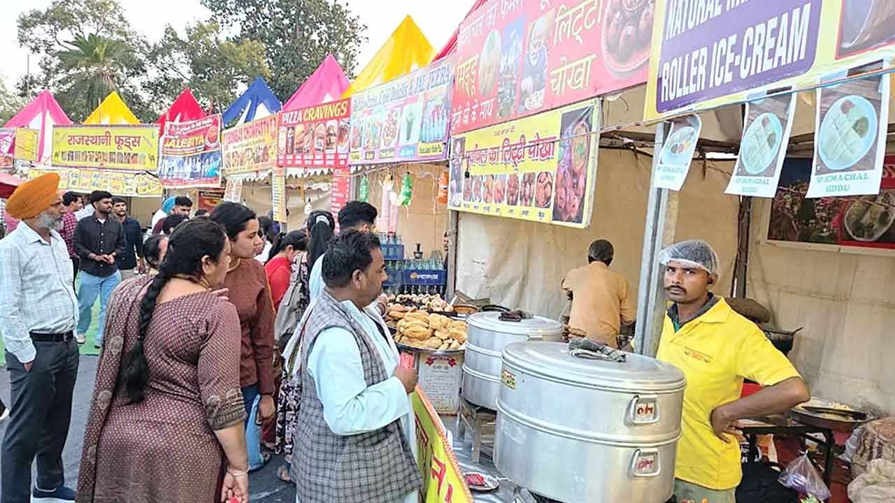 Sheesh Mahal: शीश महल में पंजाब सखी शक्ति क्राफ्ट मेले में लजीज व्यंजनों ने दर्शकों को लुभाया