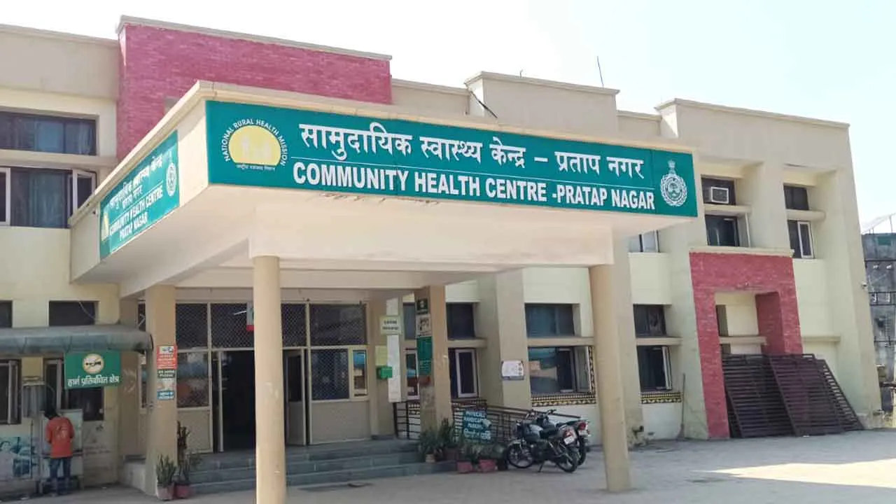 सरकारी अस्पतालों में स्वास्थ्य कर्मियों की कमी पड़ रही लोगों के स्वास्थ्य पर भारी
