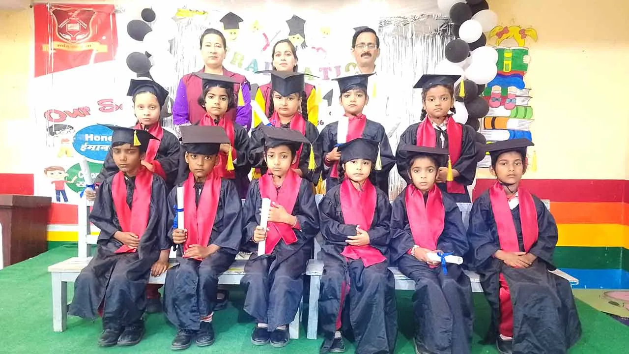 Ramraj News: दशमेश पब्लिक स्कूल में नन्हे बच्चों का ग्रेजुएशन सेरेमनी धूमधाम से आयोजित