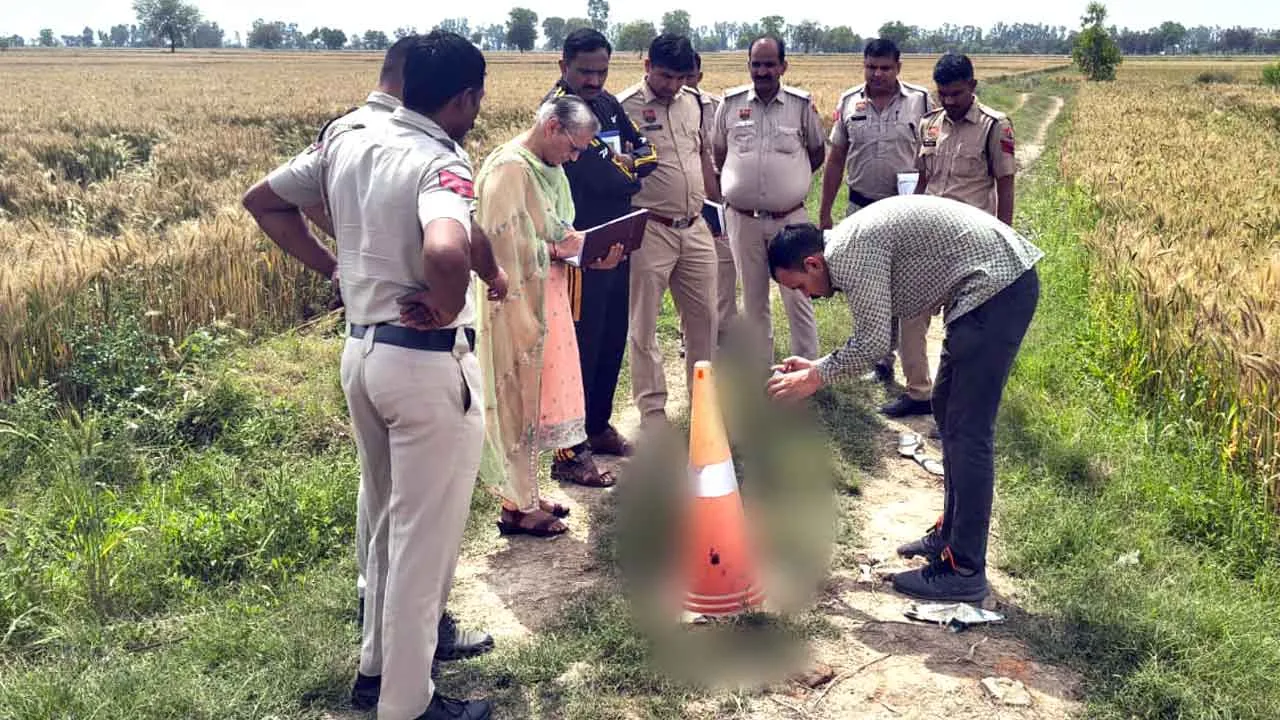 खेतों में लापता युवक का शव मिला, ग्रामीणों में दहशत