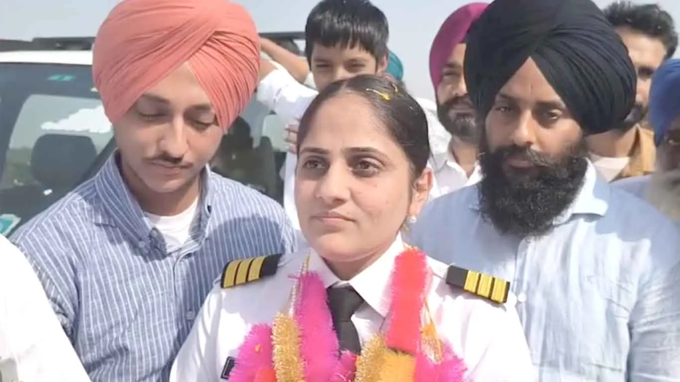 गगनदीप कौर पायलट बनकर गांव किला भरीआं लौटी, ग्रामीणों ने किया स्वागत