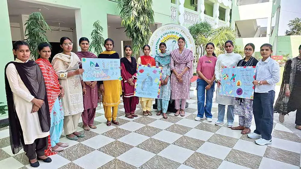 विद्यार्थियों के जीवन में भी सदा खुशियों के रंग बिखरते रहें : डॉ. चरणप्रीत कौर