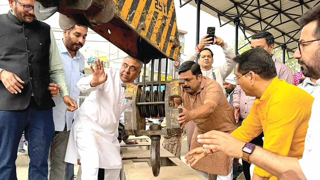 Railway Underbridge: रेलवे अंडरब्रिज का किया उद्घाटन, यातायात शुरू, लोगों को मिली राहत