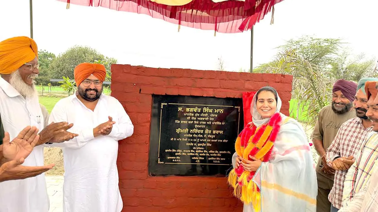 विधायक नरिंदर भराज ने दो पार्कों का किया उद्घाटन