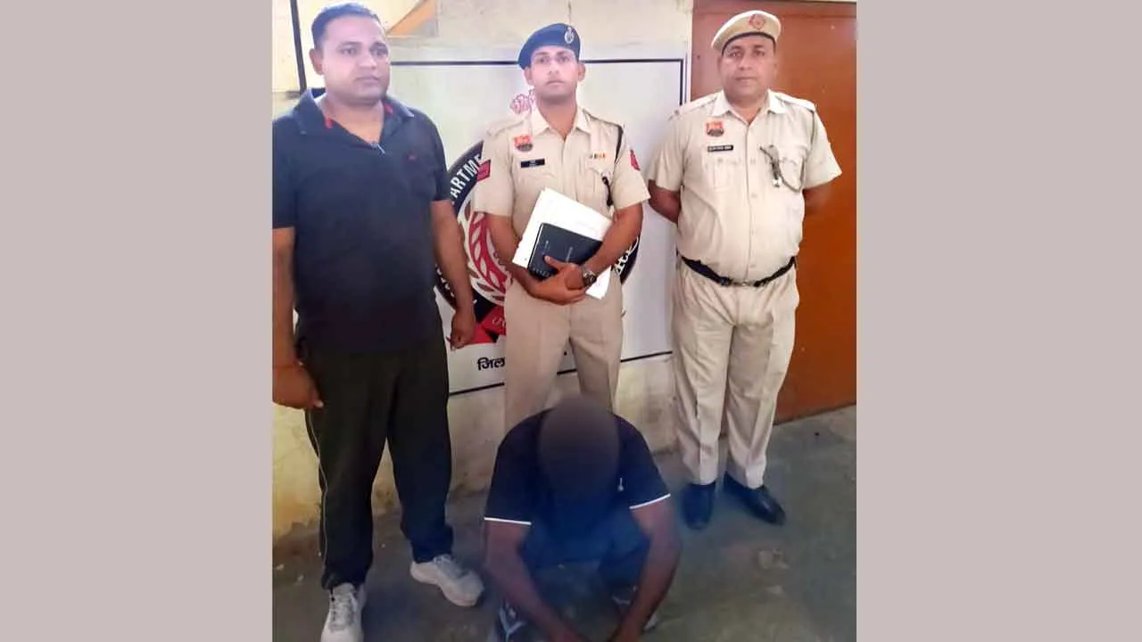 ई-रिक्शा से बैटरी चोरीे के मामले में आरोपी गिरफ्तार