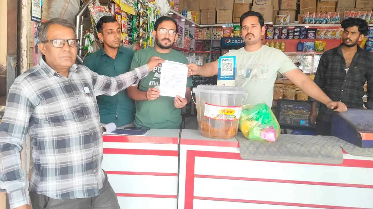 पॉलीथिन का प्रयोग करने पर पांच दुकानदारों के काटे चालान