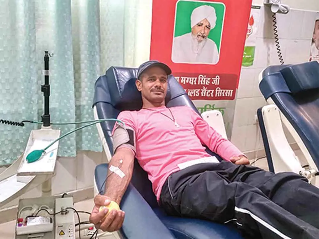 100 किलोमीटर से अधिक का सफर तय कर धोला इन्सां ने की ये बेमिसाल इंसानियत की सेवा